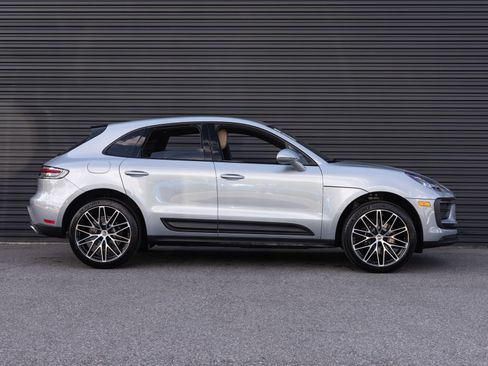 Certified 2026 Porsche Macan AWD/4WD image 8