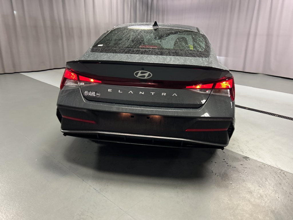 Used 2025 Hyundai Elantra Sport FWD image 6