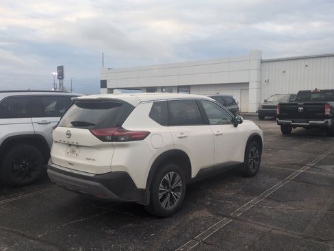 Used 2023 Nissan Rogue SV image 6