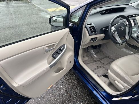 Used 2010 Toyota Prius Five image 9