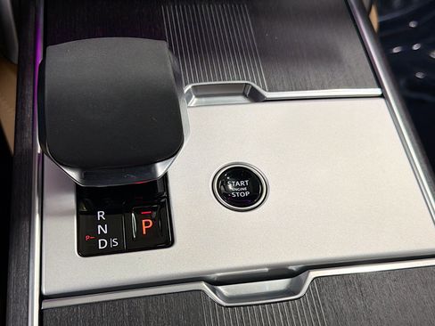 Used 2025 Land Rover Range Rover Autobiography AWD/4WD image 28