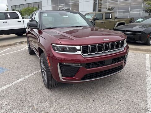 New 2026 Jeep Grand Cherokee Summit AWD/4WD image 8