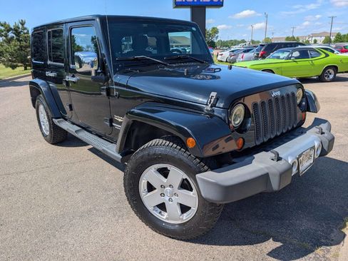 Used 2012 Jeep Wrangler Unlimited Sahara w/ Connectivity Group AWD/4WD image 3