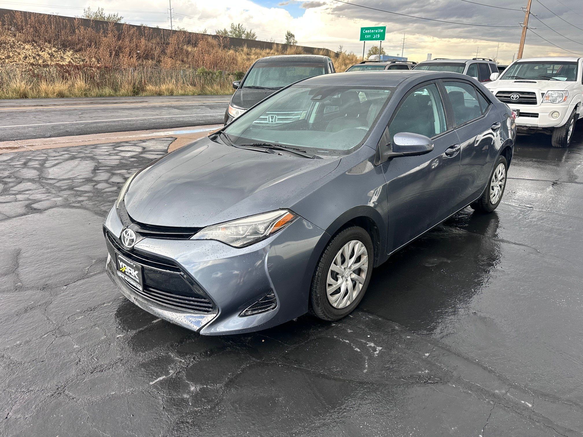 Used 2017 Toyota Corolla LE FWD image 2