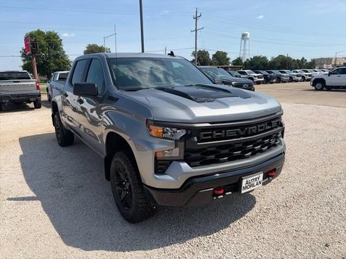New 2026 Chevrolet Silverado 1500 Custom Trail Boss w/ LPO, Dark Essentials Package AWD/4WD image 8
