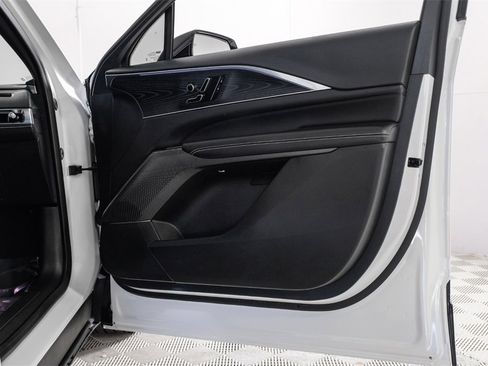 Used 2024 Cadillac Lyriq Luxury image 44