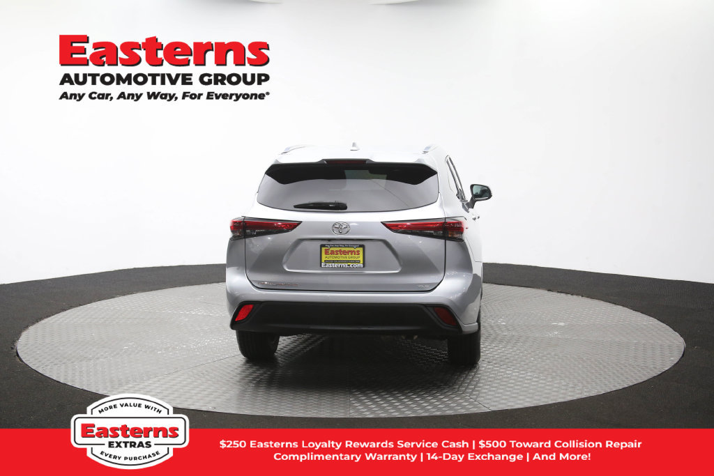 Used 2021 Toyota Highlander XLE FWD image 43