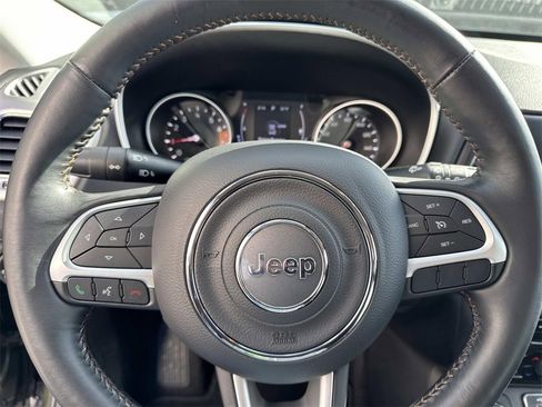 Used 2019 Jeep Compass Latitude image 26