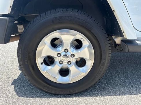 Used 2014 Jeep Wrangler Unlimited Sahara w/ Connectivity Group AWD/4WD image 9