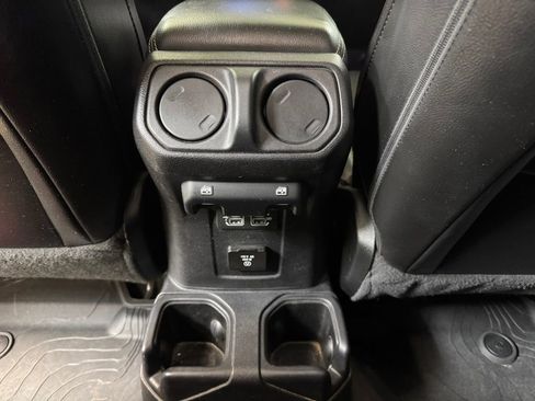 Used 2020 Jeep Gladiator Overland AWD/4WD image 18
