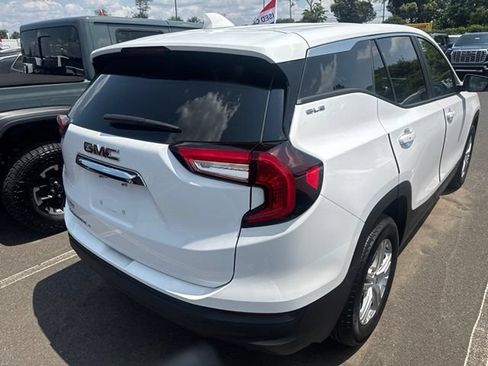 Used 2024 GMC Terrain SLE FWD image 16