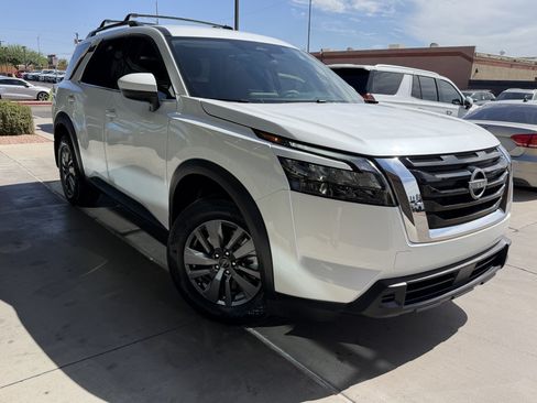 Used 2025 Nissan Pathfinder SV FWD image 6