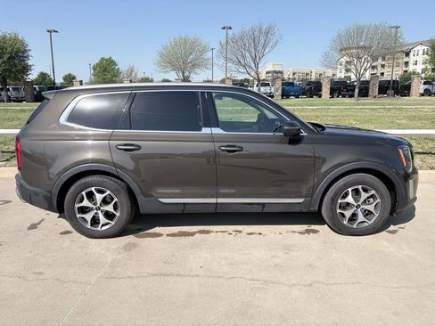 Used 2022 Kia Telluride EX w/ Towing Package image 3