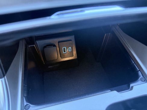 Certified 2022 Ford Explorer XLT w/ Equipment Group 202A image 29