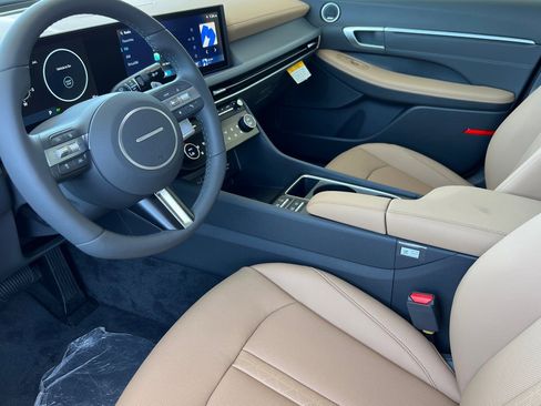 New 2025 Hyundai Sonata Limited image 8