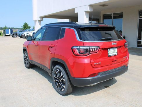 Used 2023 Jeep Compass Limited AWD/4WD image 9
