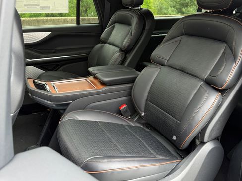 New 2026 Lincoln Navigator L Black Label AWD/4WD image 21