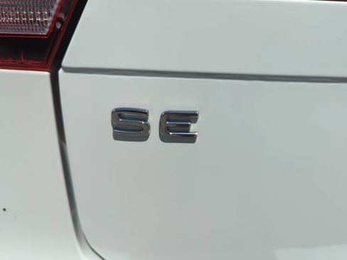 Used 2024 Volkswagen Tiguan SE FWD image 22