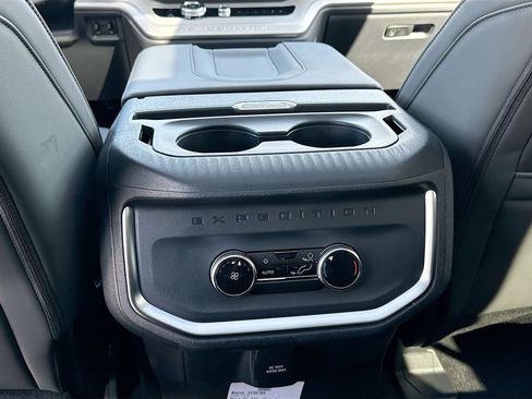 New 2025 Ford Expedition Active image 18