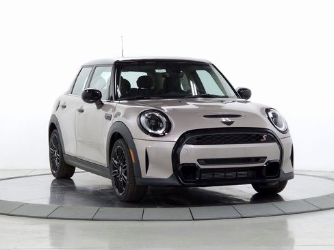 Used 2023 MINI Cooper S image 2