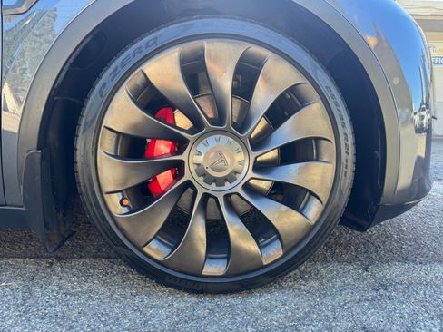 Used 2021 Tesla Model Y Performance image 11