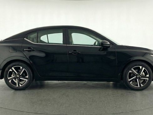 Used 2025 Nissan Sentra SV image 9