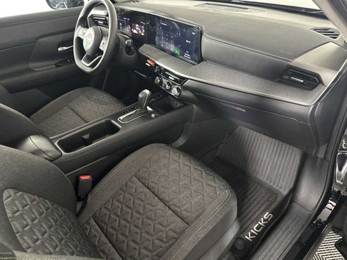 Used 2025 Nissan Kicks SV FWD image 16
