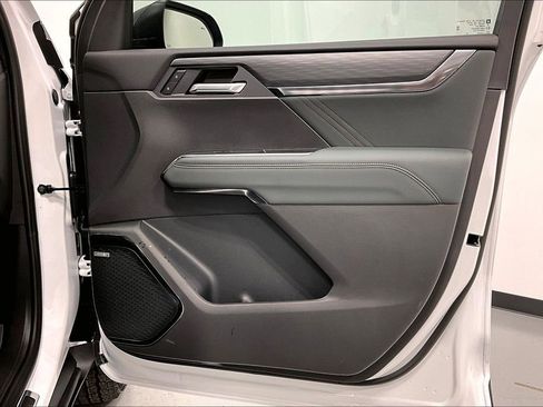 New 2026 GMC Acadia AT4 w/ LPO, Floor Liner Package image 11