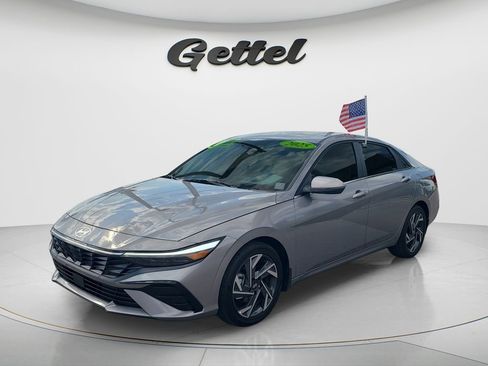 Used 2025 Hyundai Elantra Limited FWD image 1