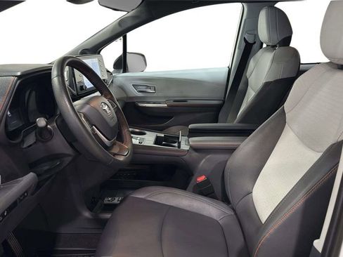 Used 2024 Toyota Sienna XSE AWD/4WD image 30