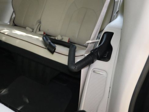 Used 2019 Chrysler Pacifica Limited w/ Advanced Safetytec Group FWD image 40