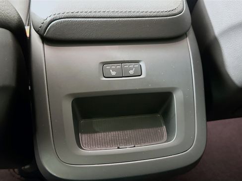Used 2025 Volvo XC60 B5 Plus image 27