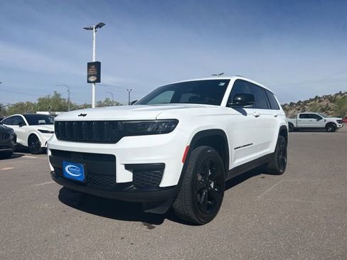 Used 2023 Jeep Grand Cherokee L Laredo image 31