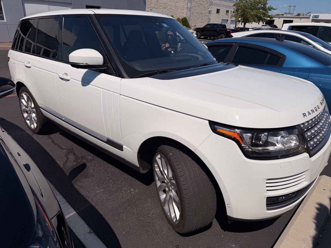 Used 2016 Land Rover Range Rover HSE AWD/4WD image 1