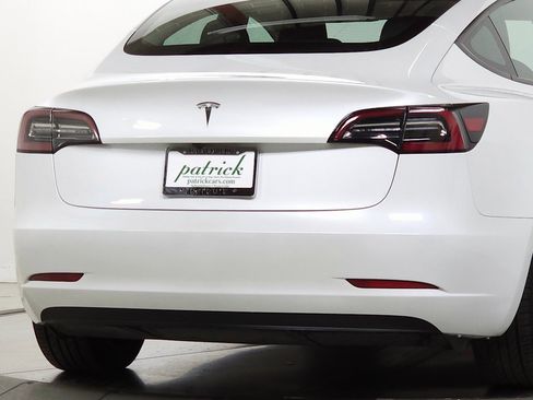 Used 2023 Tesla Model 3 Standard Range image 8