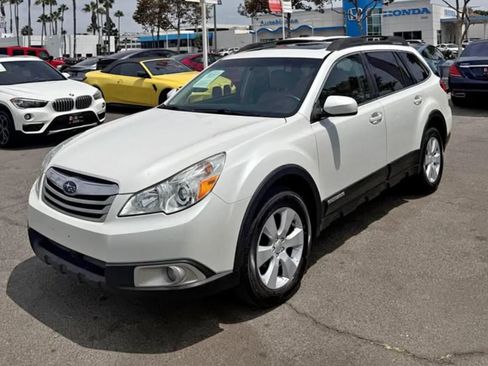 Used 2011 Subaru Outback 2.5i Premium AWD/4WD image 2
