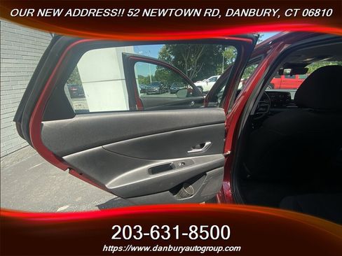 Used 2023 Hyundai Elantra SEL w/ Preferred Accessory Package FWD image 17