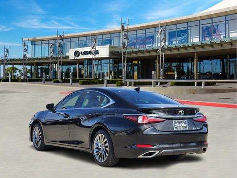 New 2025 Lexus ES 350 Ultra Luxury image 4