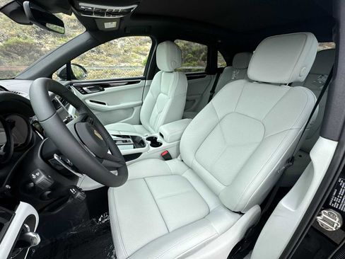 New 2025 Porsche Macan image 5