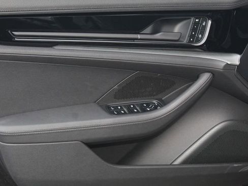 New 2025 Porsche Panamera 4 image 21