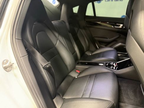 Used 2021 Porsche Panamera image 19