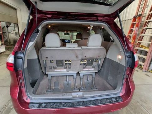 Used 2016 Toyota Sienna XLE w/ XLE Navigation Package AWD/4WD image 11