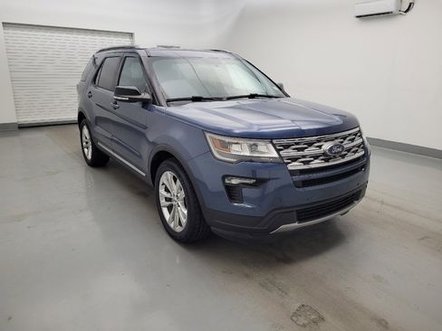 Used 2018 Ford Explorer XLT w/ Equipment Group 202A AWD/4WD image 13
