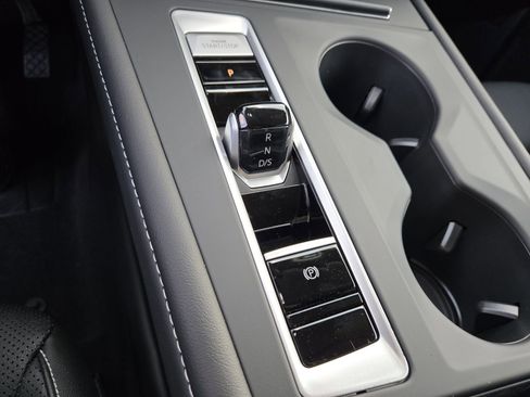 New 2026 Volkswagen Atlas SE image 13