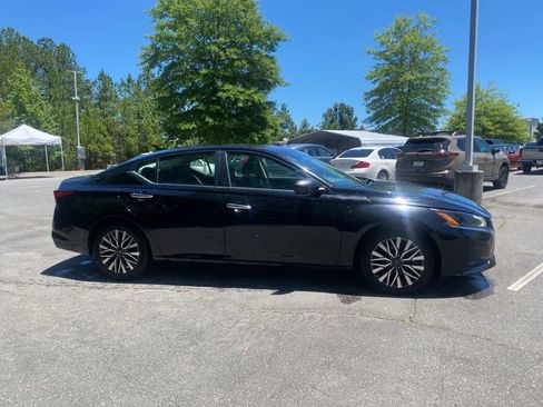 Certified 2024 Nissan Altima 2.5 SV FWD image 2