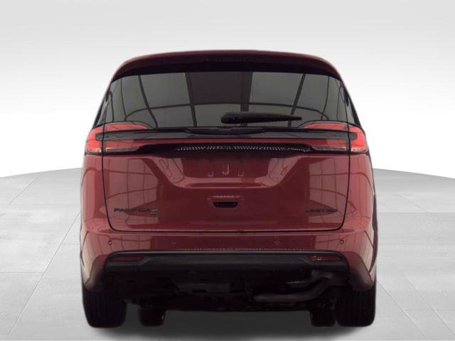 Used 2025 Chrysler Pacifica Limited FWD image 5