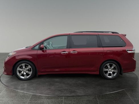 Used 2013 Toyota Sienna SE FWD image 5