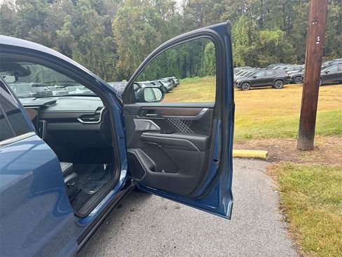 Used 2024 GMC Acadia Denali w/ Super Cruise Package image 32