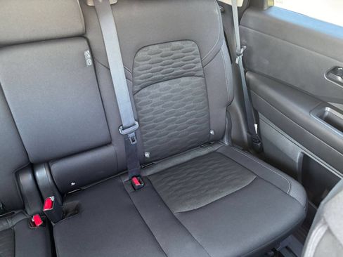 Used 2025 Nissan Pathfinder SV FWD image 40