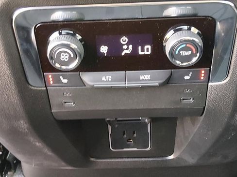 New 2025 Chevrolet Suburban Premier RWD image 11